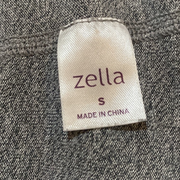 Zella Gray Ruched Back Long Sleeve Hoodie🤍🖤🤍 - Picture 12 of 13